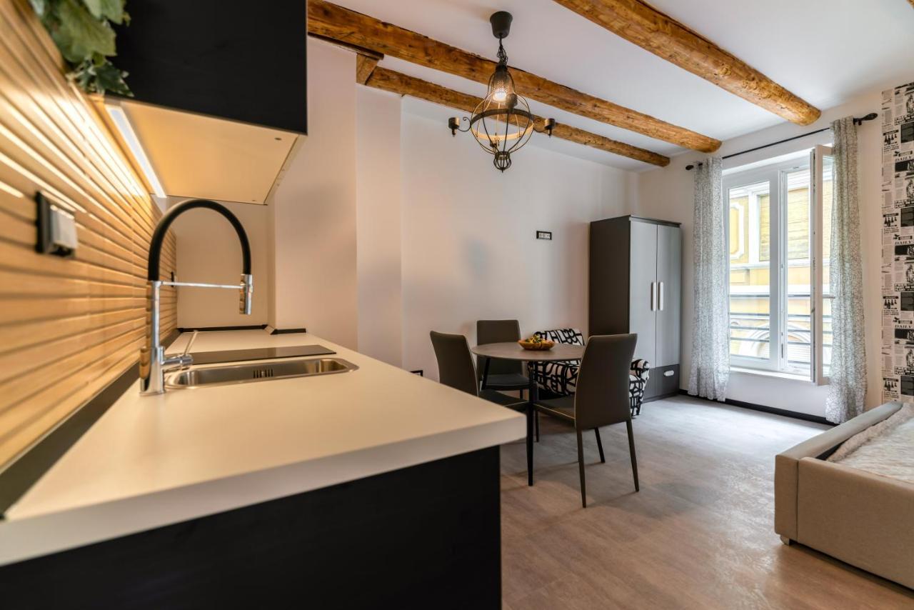 Black & White Apartments Рийека Екстериор снимка