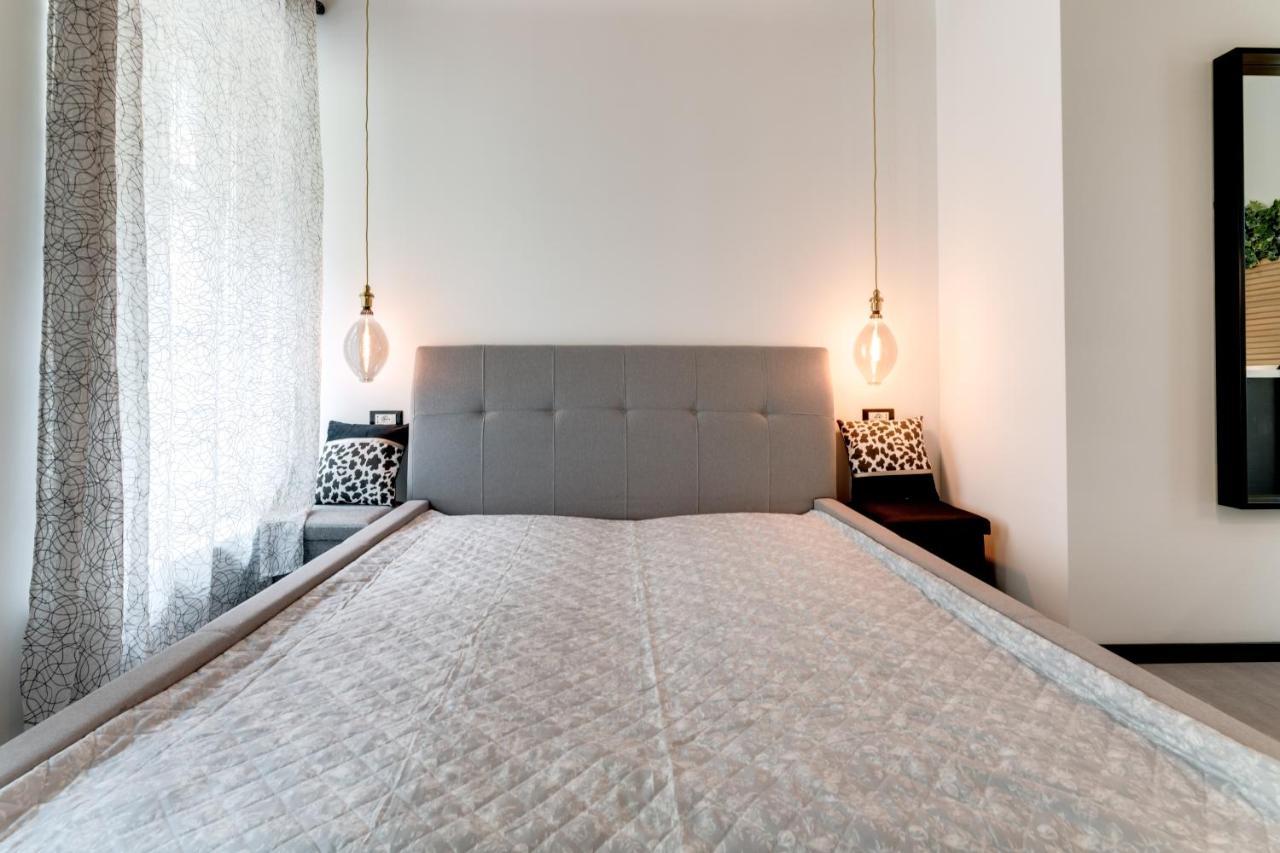 Black & White Apartments Рийека Екстериор снимка