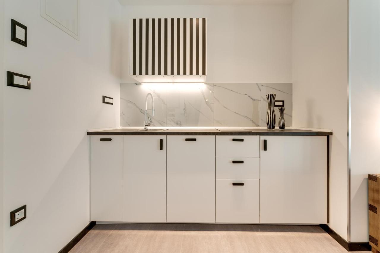 Black & White Apartments Рийека Екстериор снимка