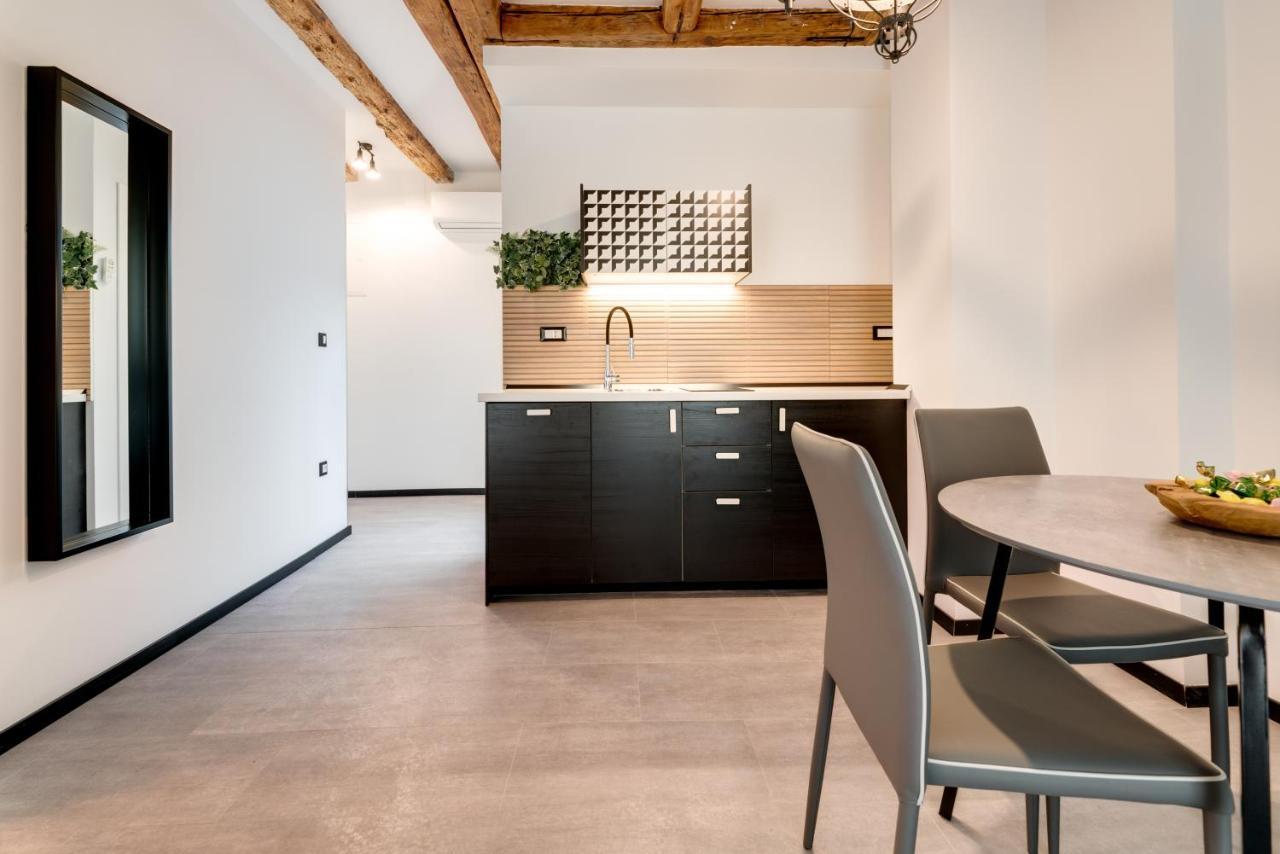 Black & White Apartments Рийека Екстериор снимка