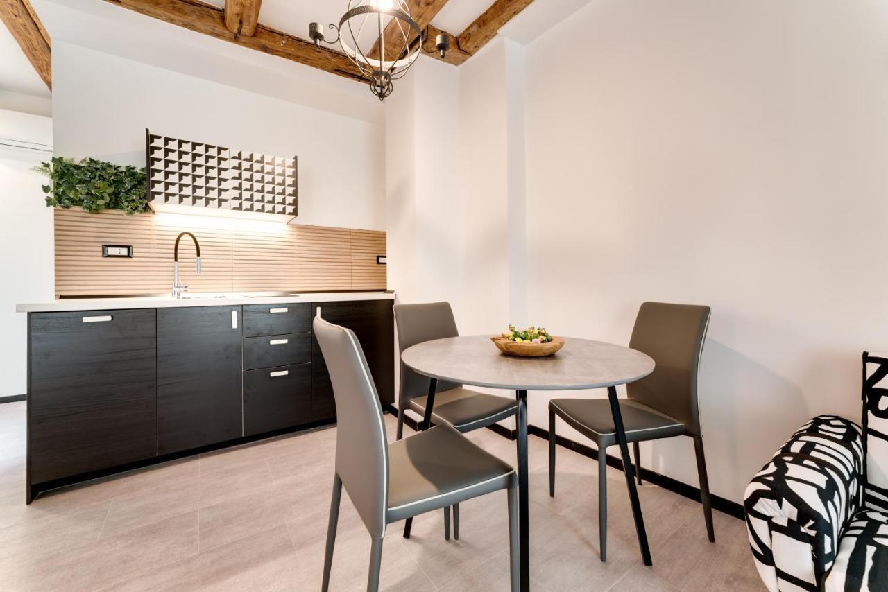 Black & White Apartments Рийека Екстериор снимка